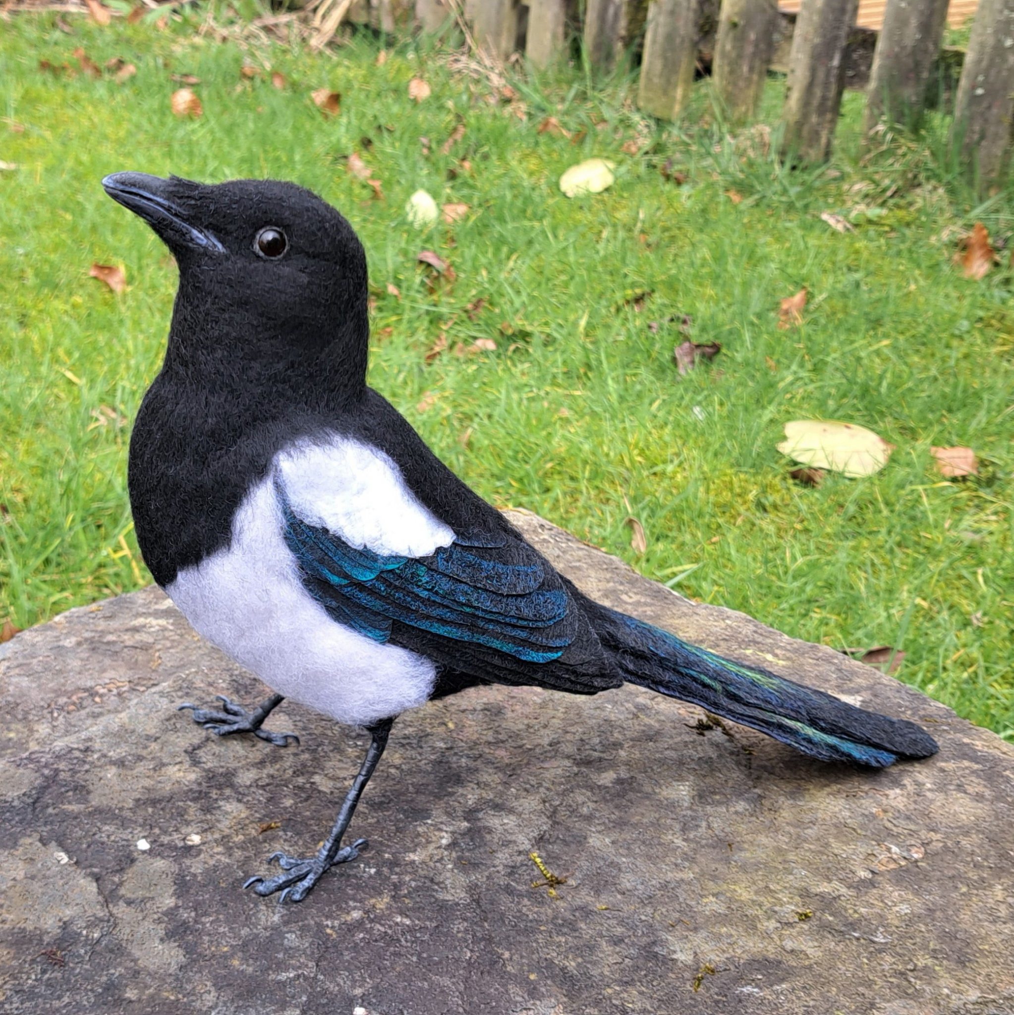 Magpie : Unique handmade needle-felted wildlife sculpture.